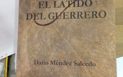 Darío Méndez, antiguo alumno, visita la biblioteca escolar