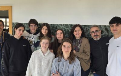 Enhorabuena participantes Olimpiadas UGR.Química (1º y 3º), Física (4º) Economía